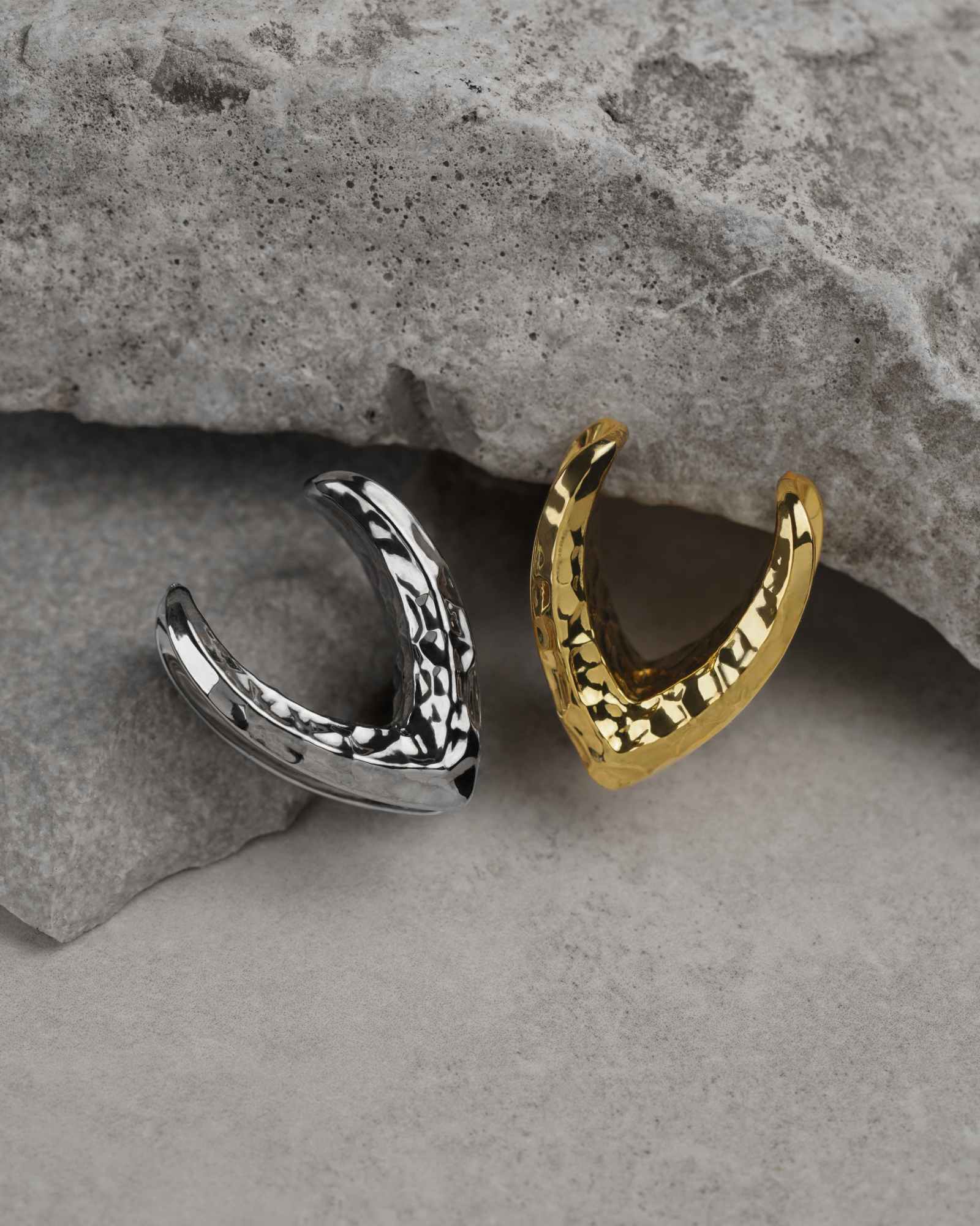Demonia Hammered Valka Saddle Hangers π€