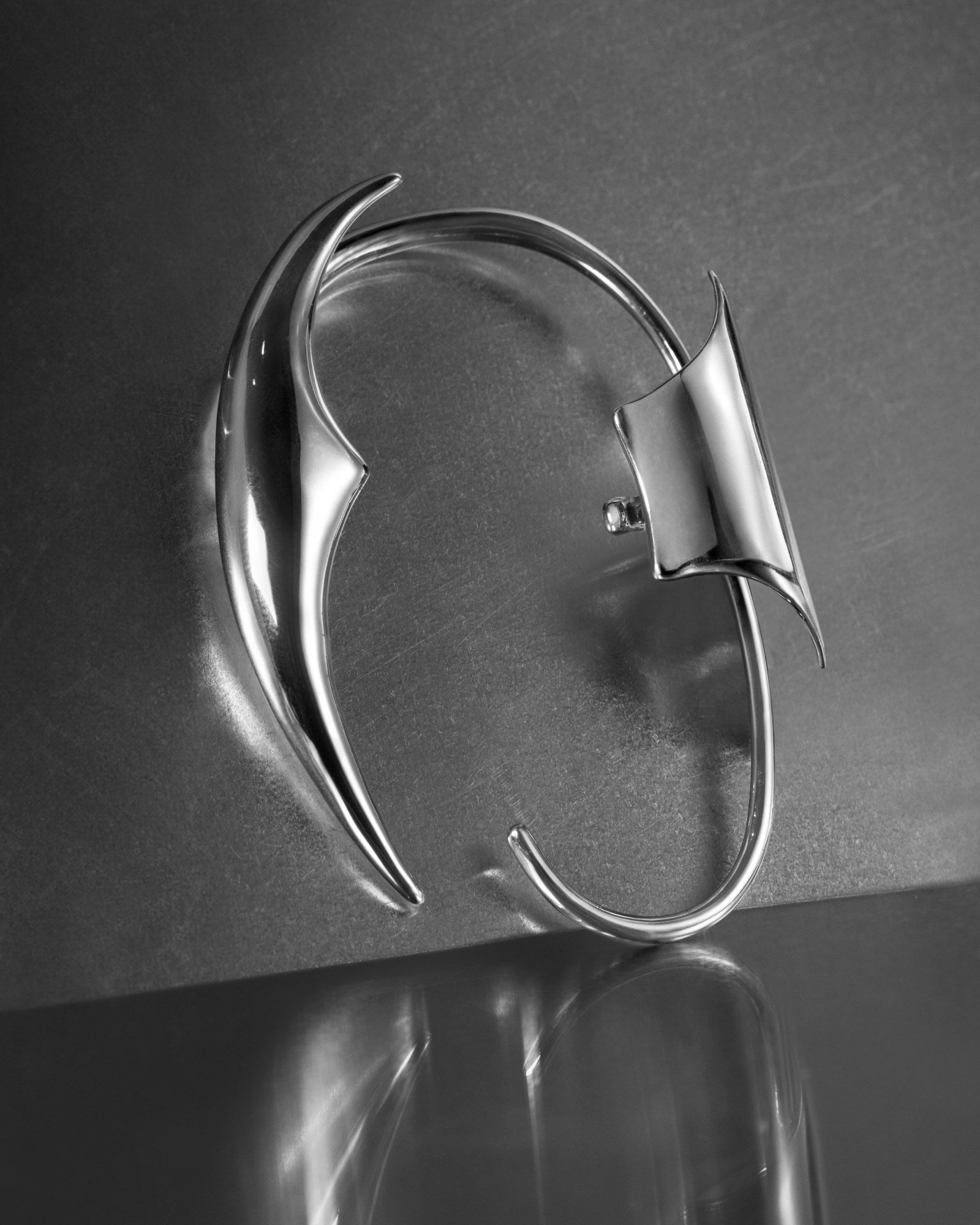 Demonia Light Ark Ear Cuff 🖤