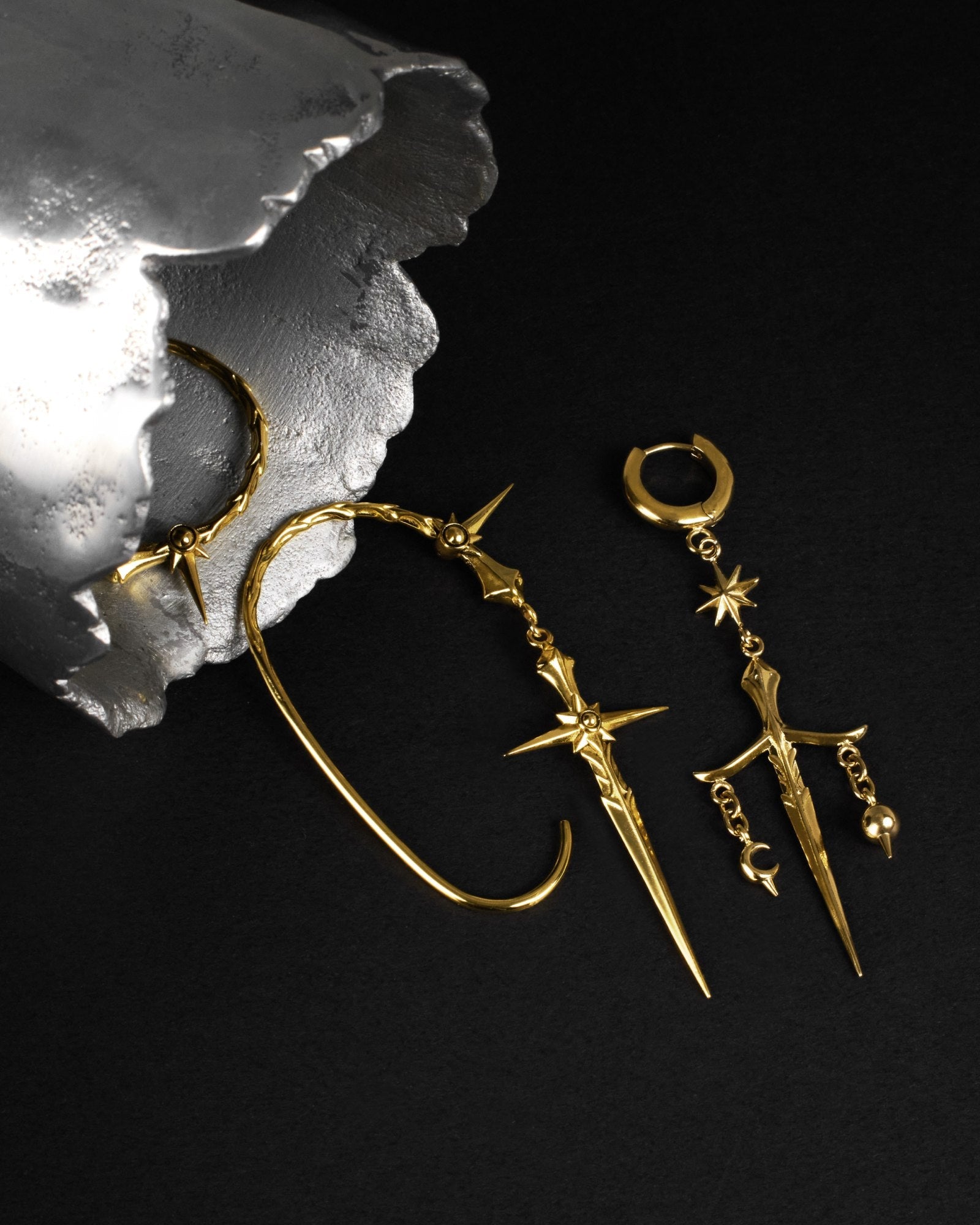 Demonia Ecledia Ear Cuff 🖤