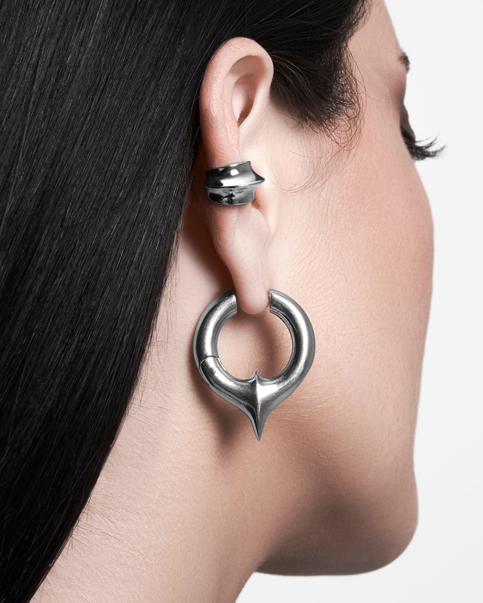 Demonia Covenant Earrings 🖤