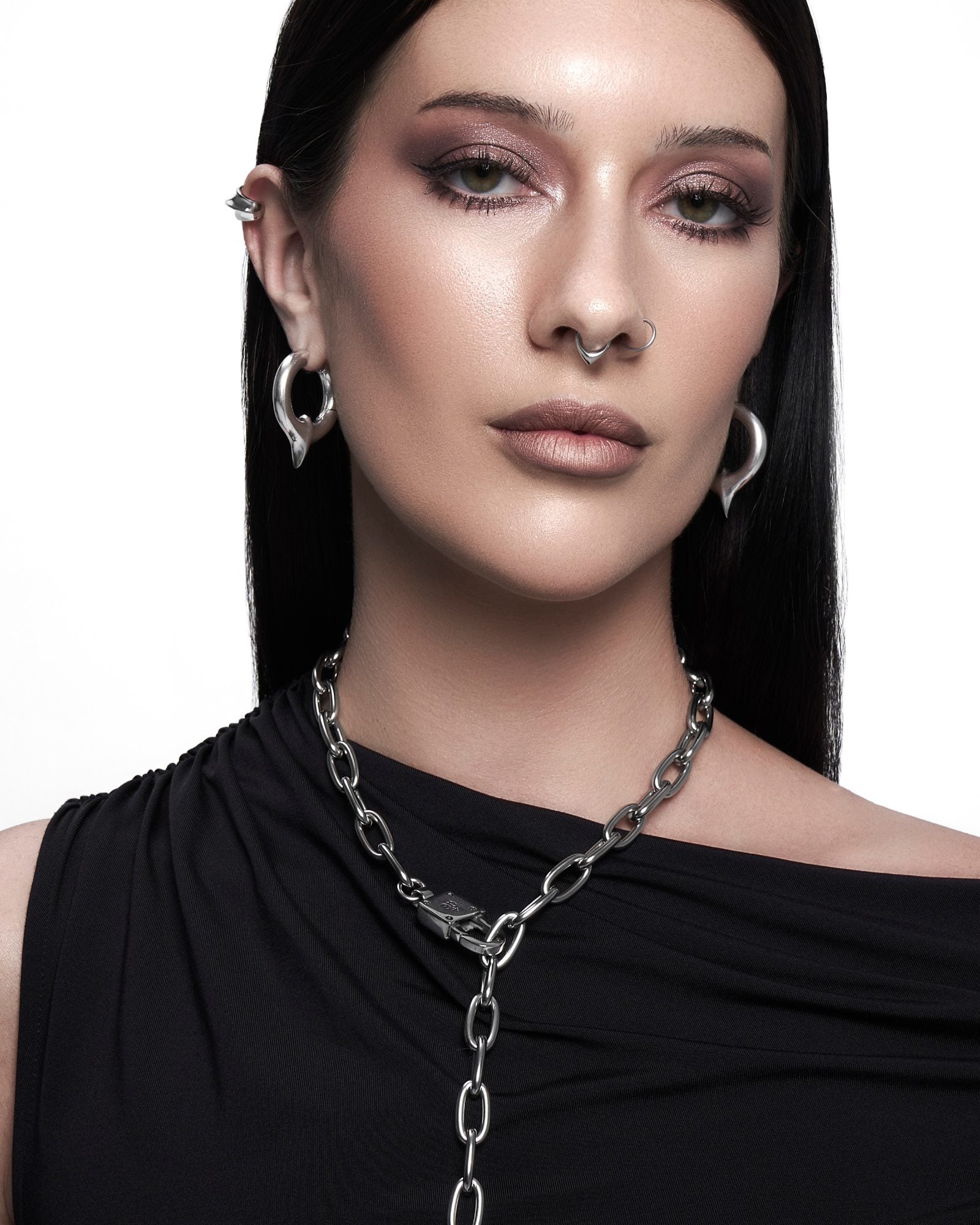Demonia Covenant Earrings 🖤