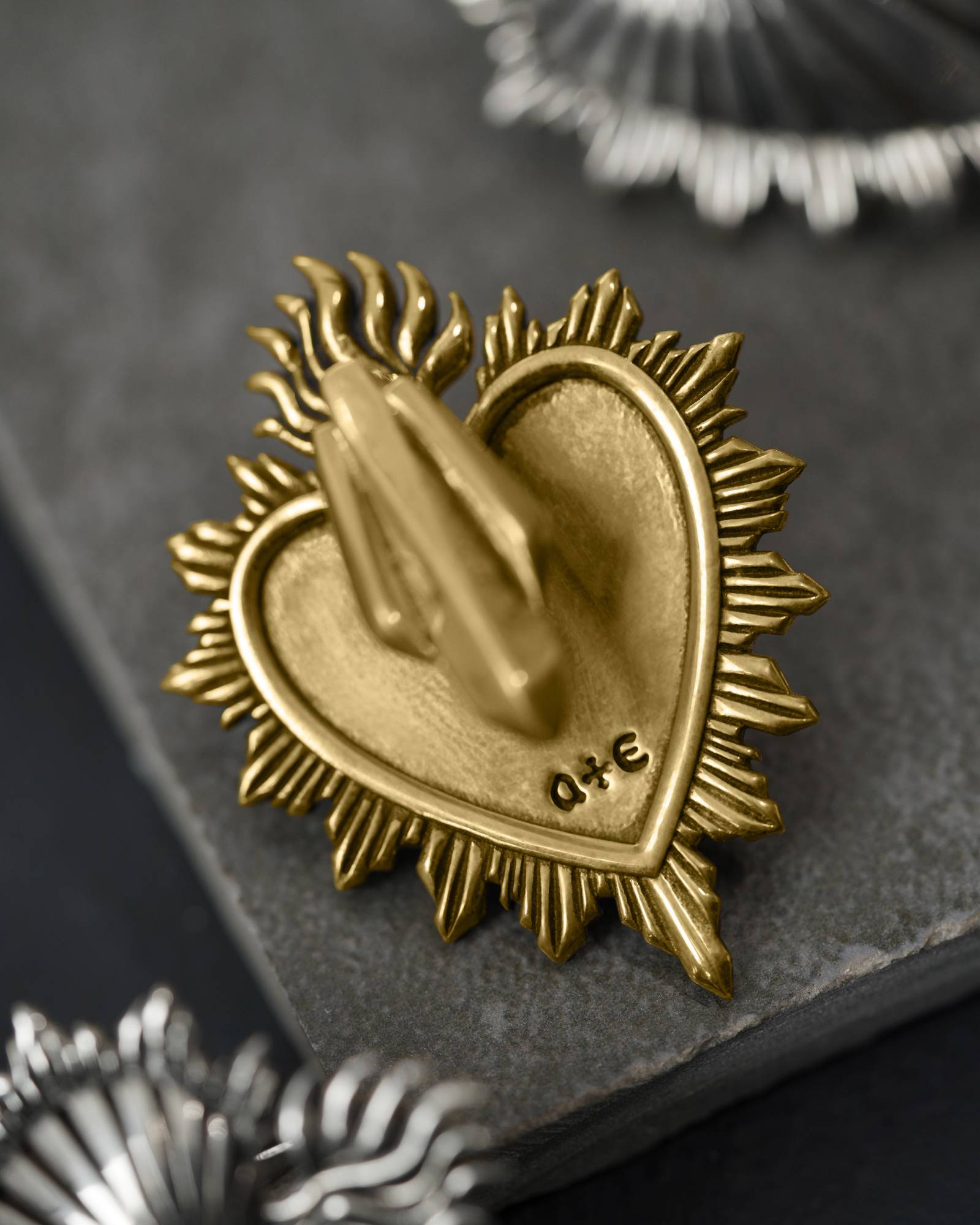 Demonia Sacred Heart Hangers 🖤