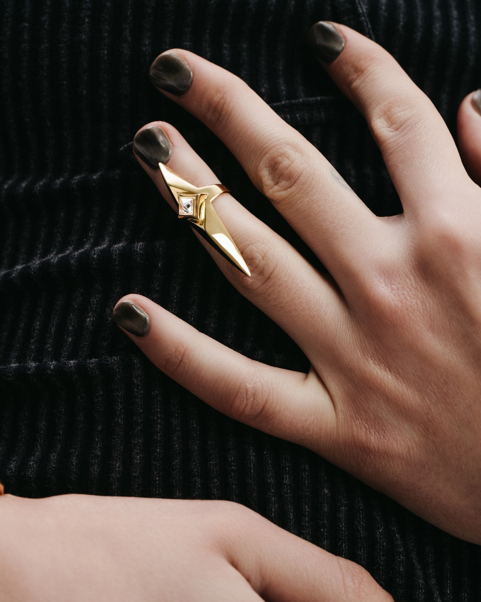 Demonia Lucent Nail Ring 🖤