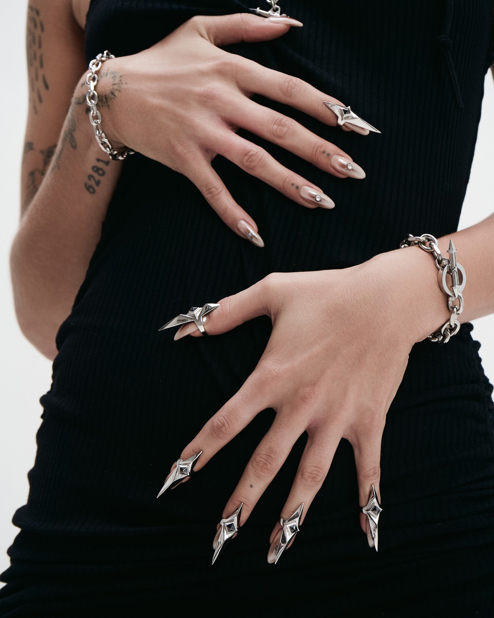 Demonia Lucent Nail Ring 🖤