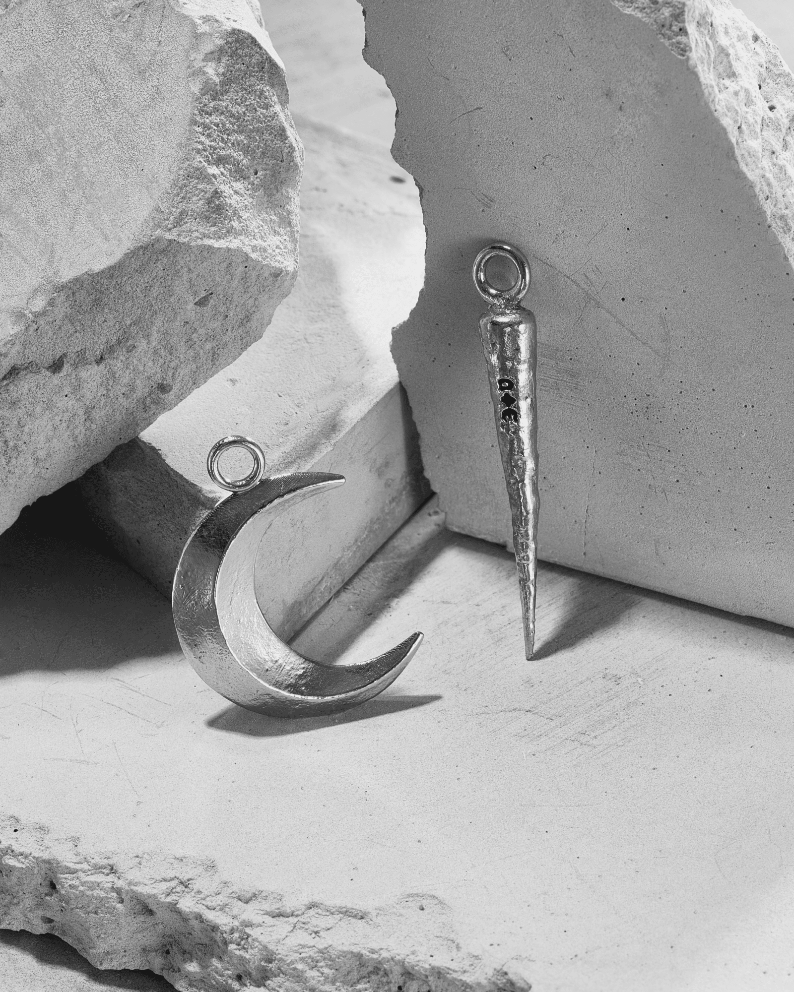 Demonia Camelot Charm 🖤