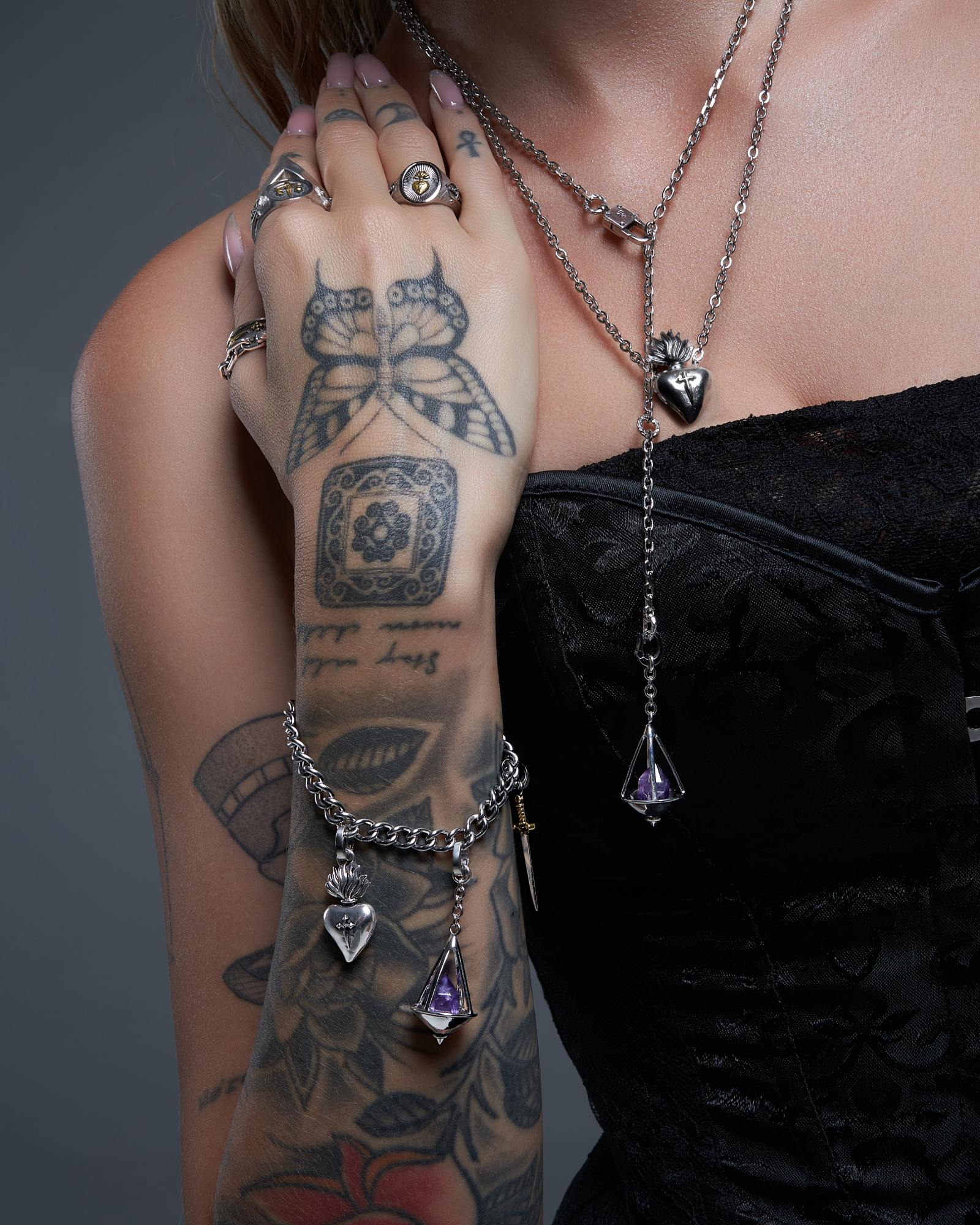 Demonia Auria Crystal Charm 🖤
