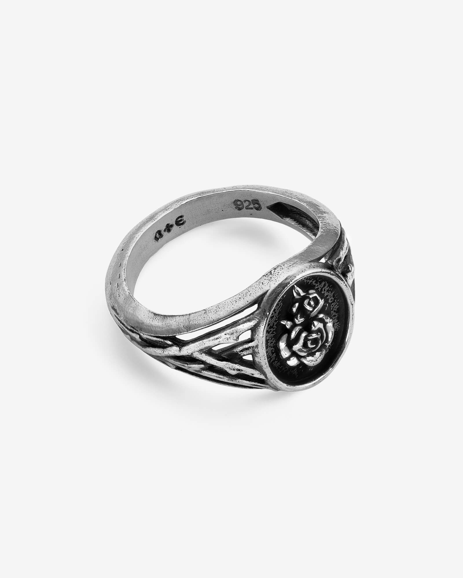 Demonia The Saint Ring 🖤