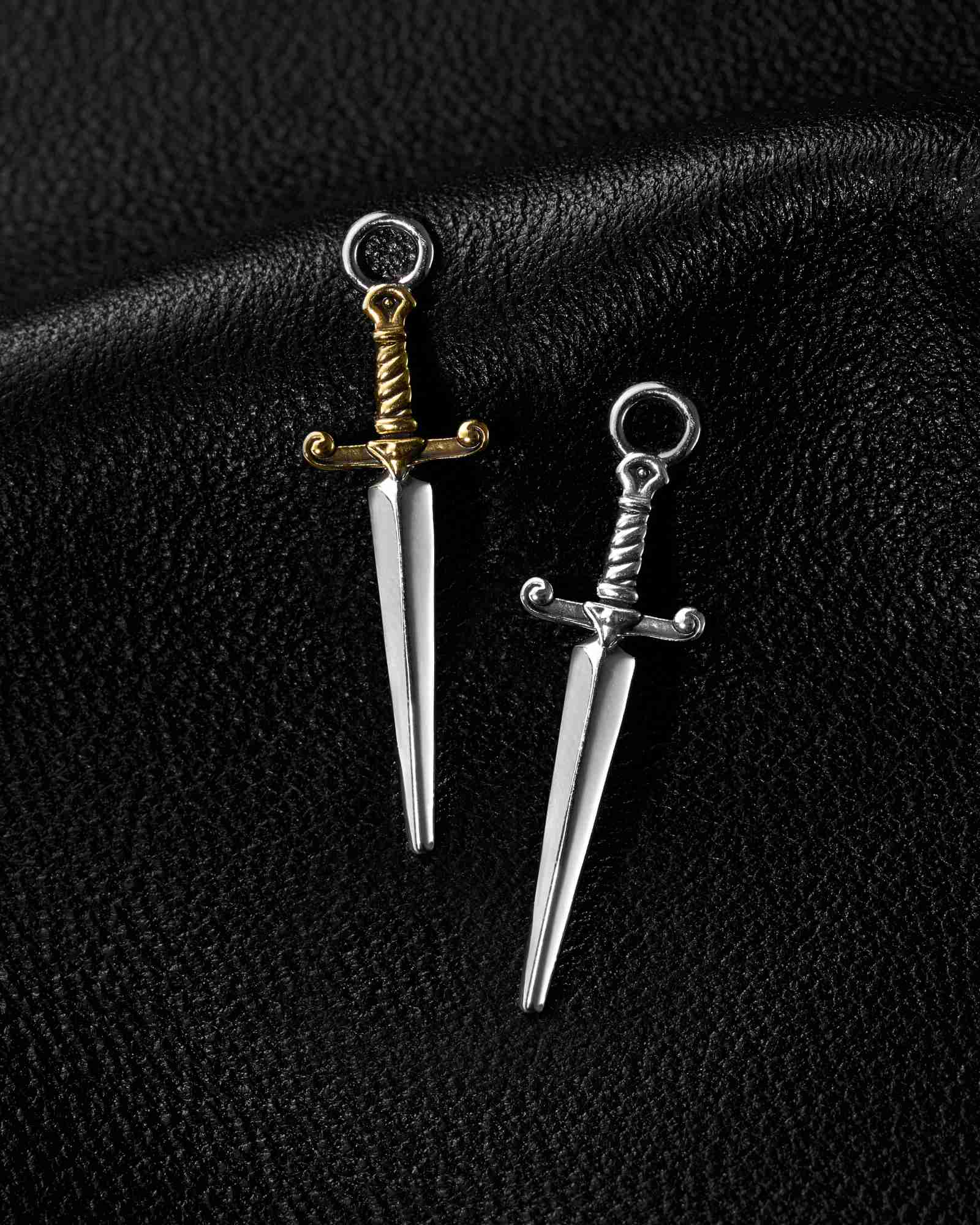 Demonia Carmine Charm 🖤
