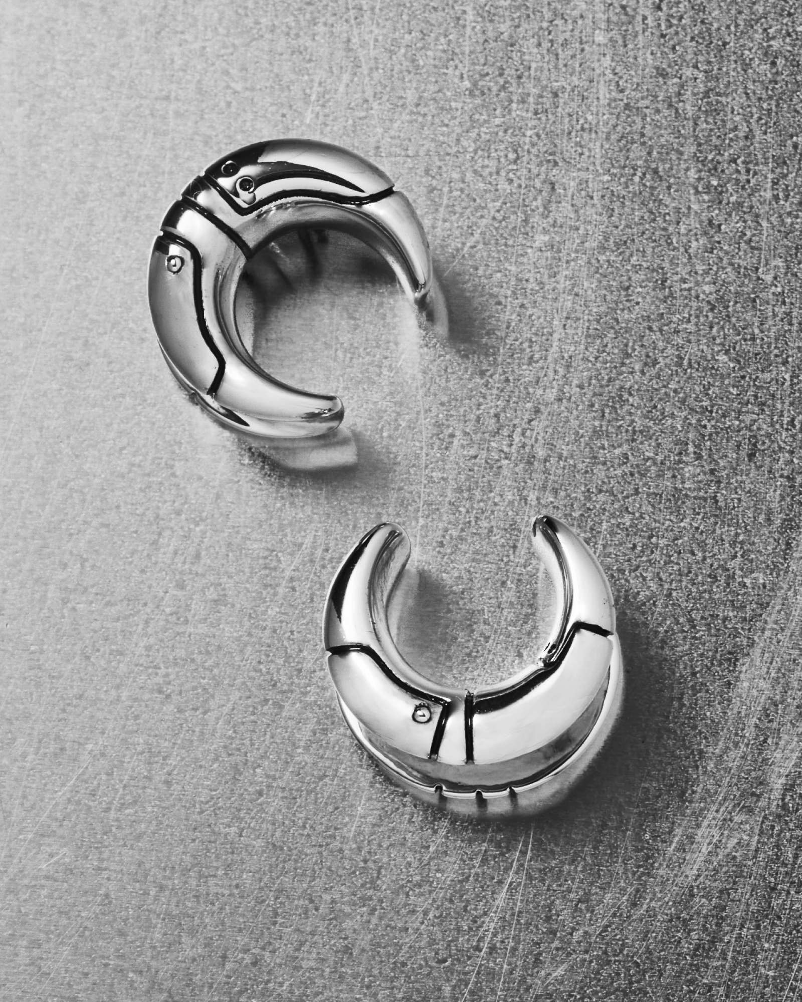 Demonia Atomic Saddle Hangers π€