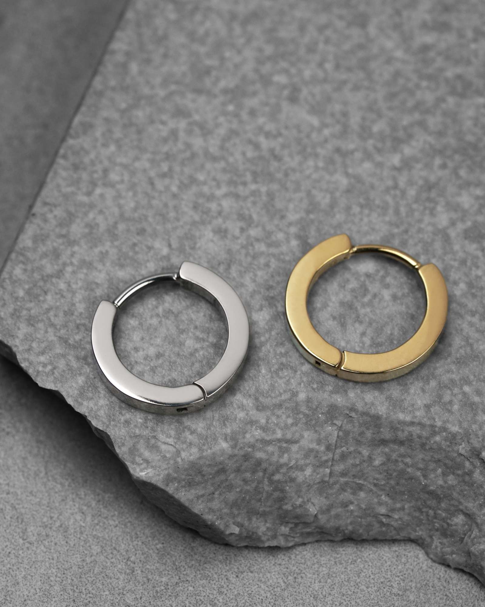Demonia Classic Court Huggie Earrings π€