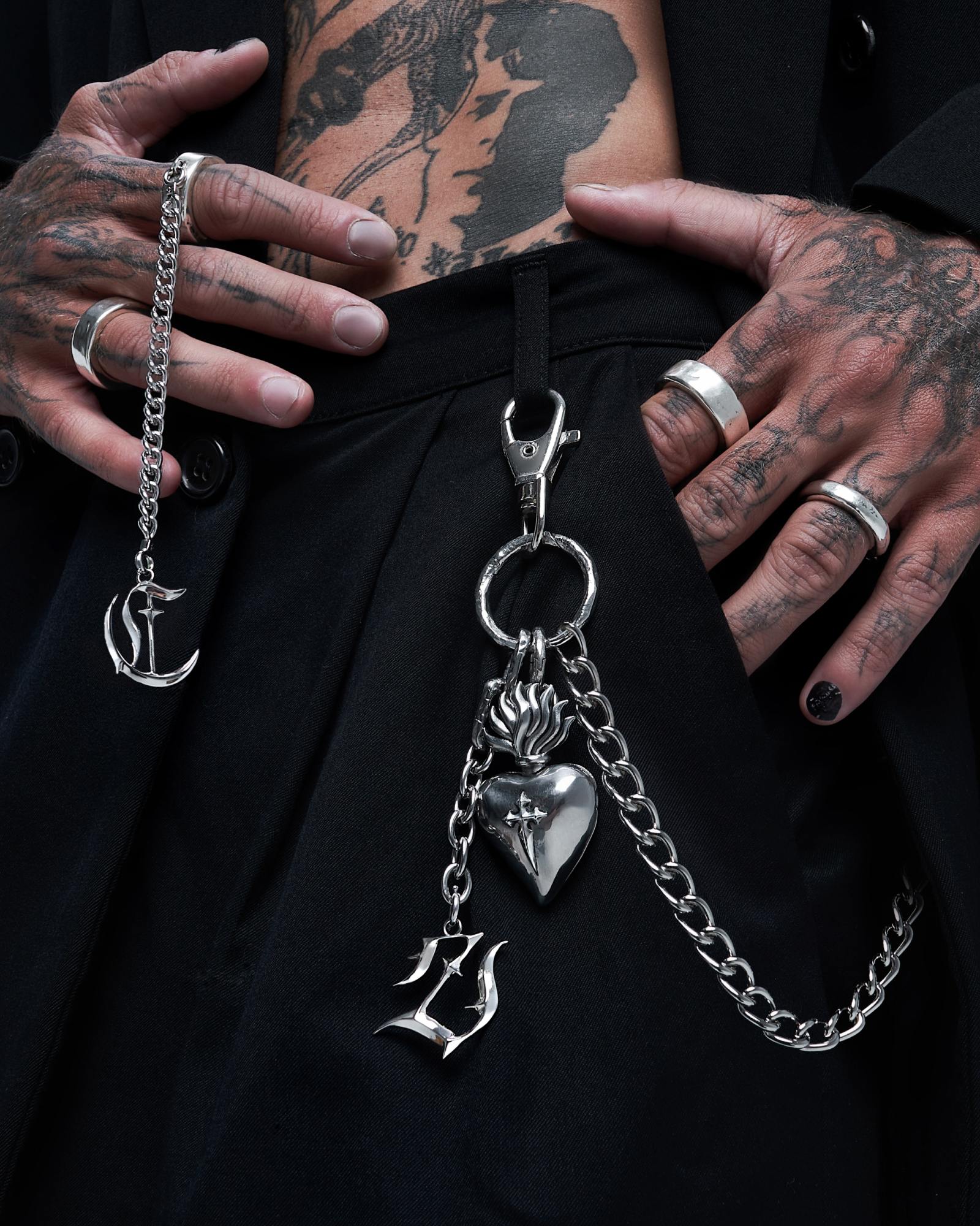 Demonia Blackletter Charms - Z 🖤