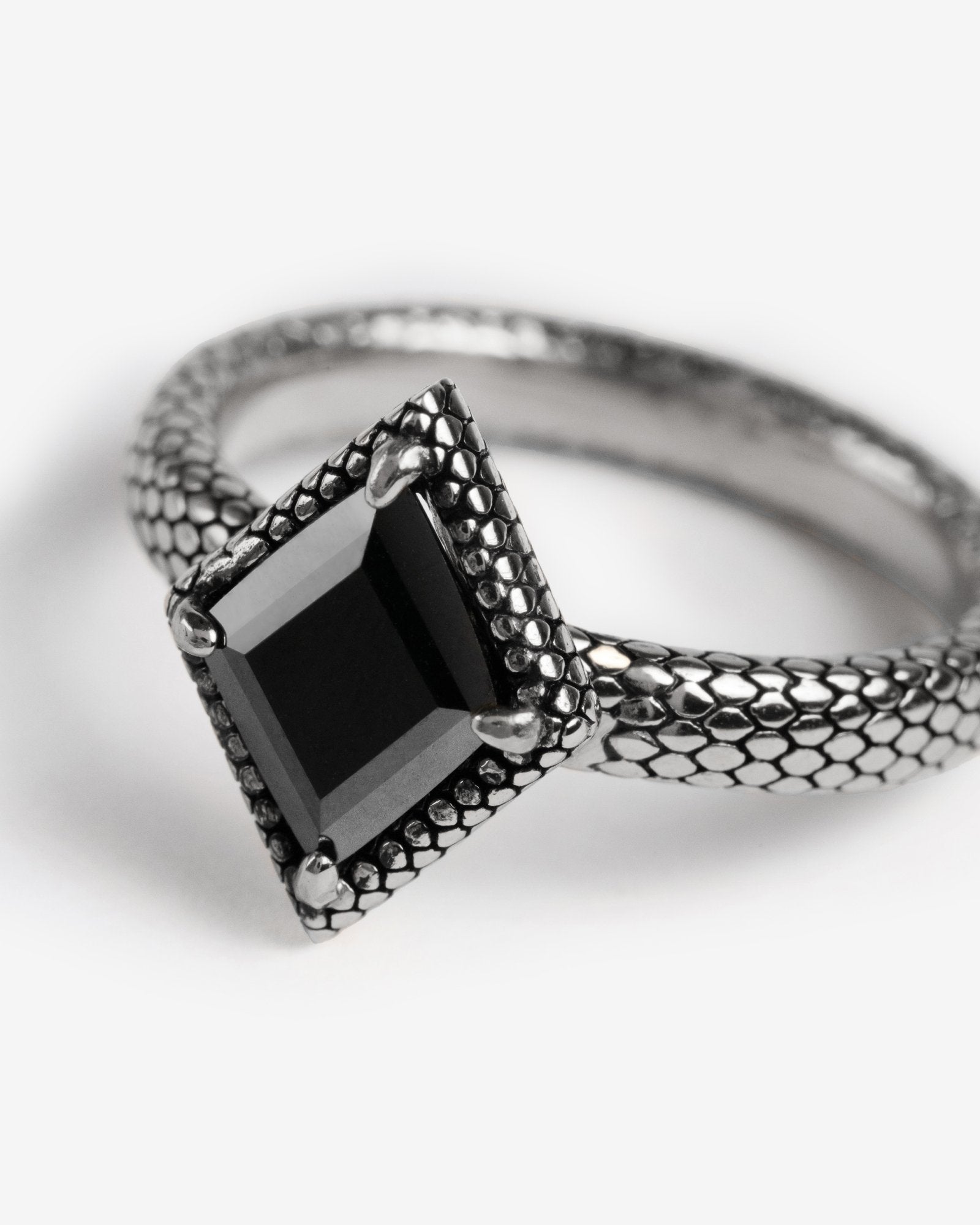 Demonia Black Lake Serpent Ring 🖤