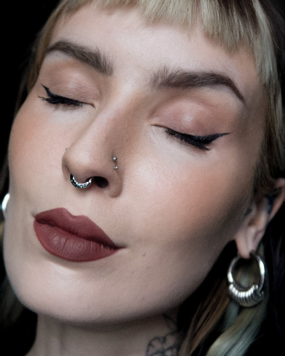 Demonia Hale Hammered Ring Clicker 🖤