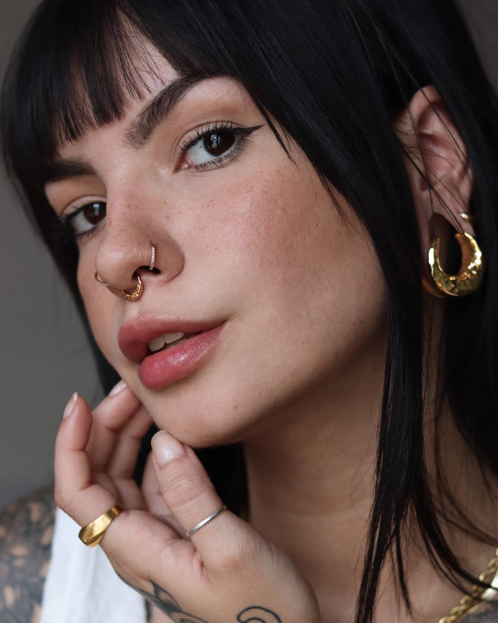 Demonia Hale Hammered Ring Clicker 🖤
