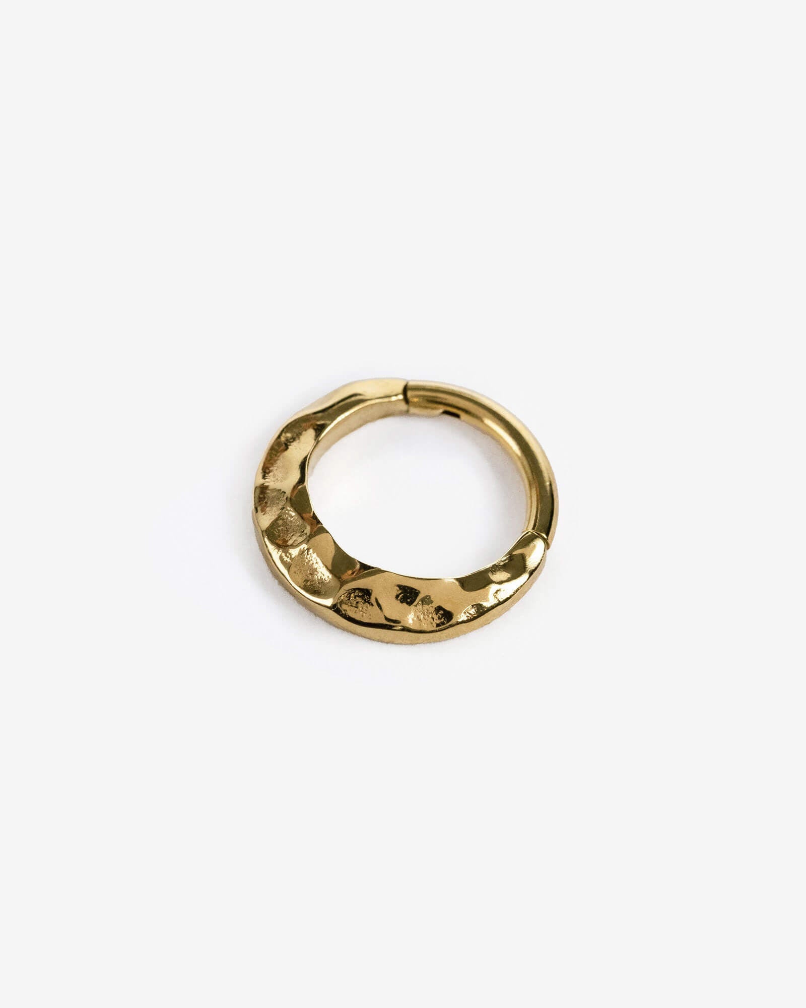 Demonia Hale Hammered Ring Clicker 🖤