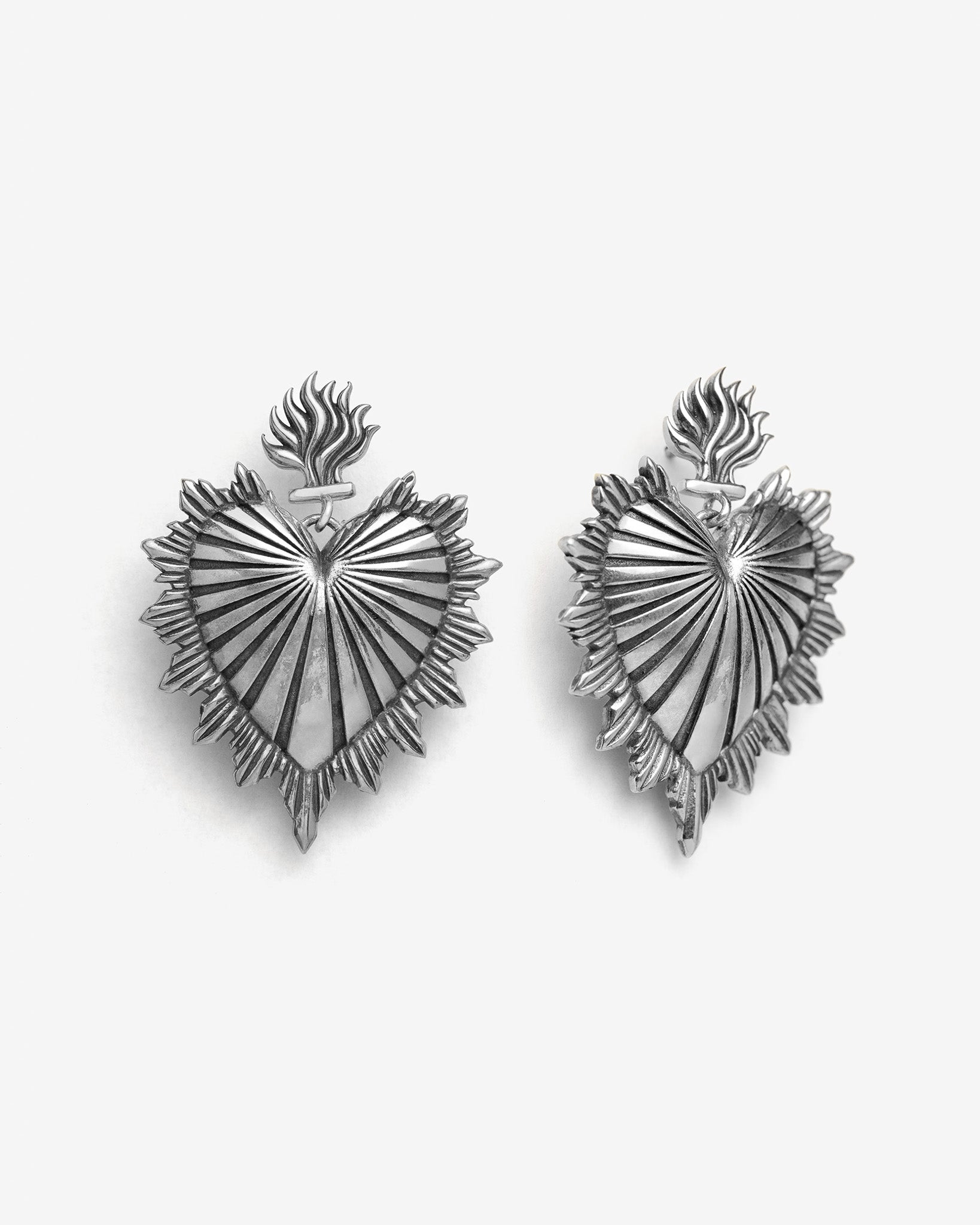 Demonia Sacred Heart Earrings 🖤