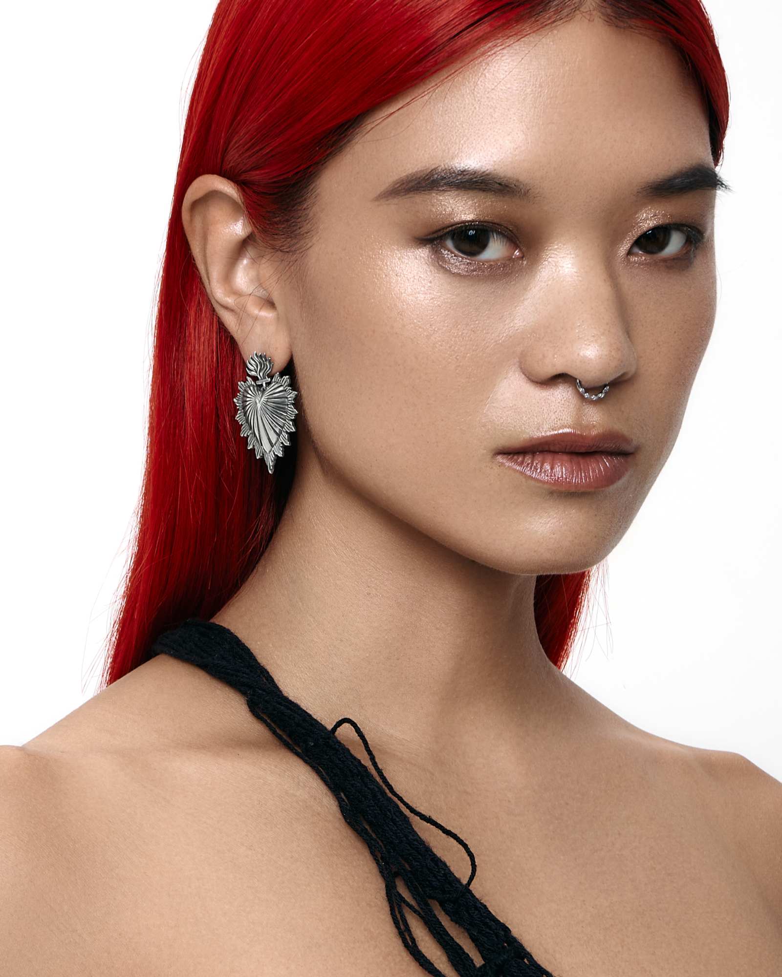 Demonia Sacred Heart Earrings 🖤