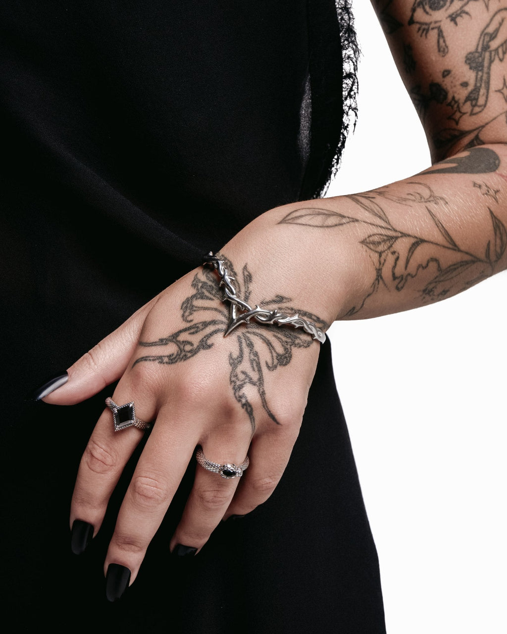 Demonia Elysian Arm Cuff 🖤
