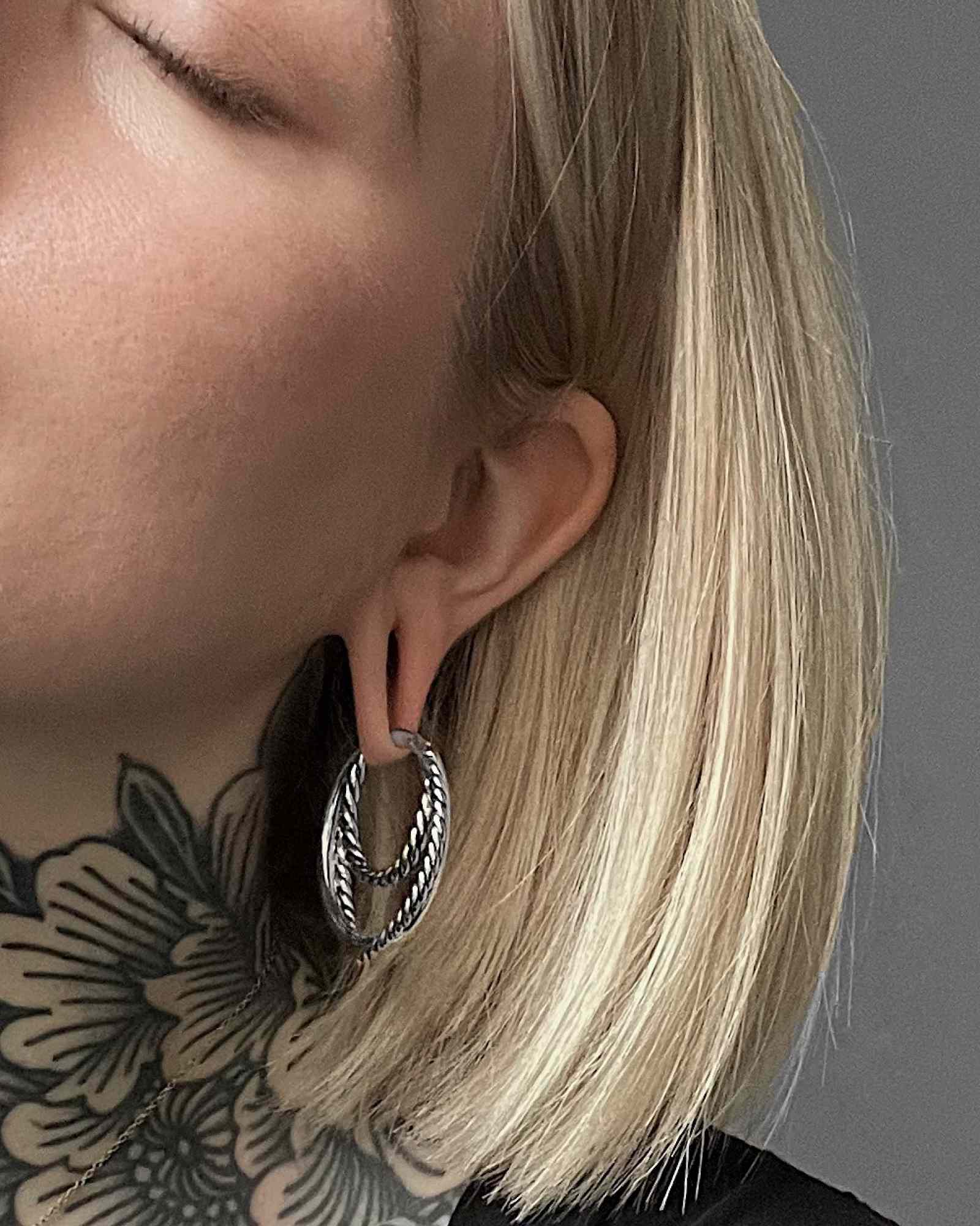 Demonia Essa Hoop Hangers 🖤