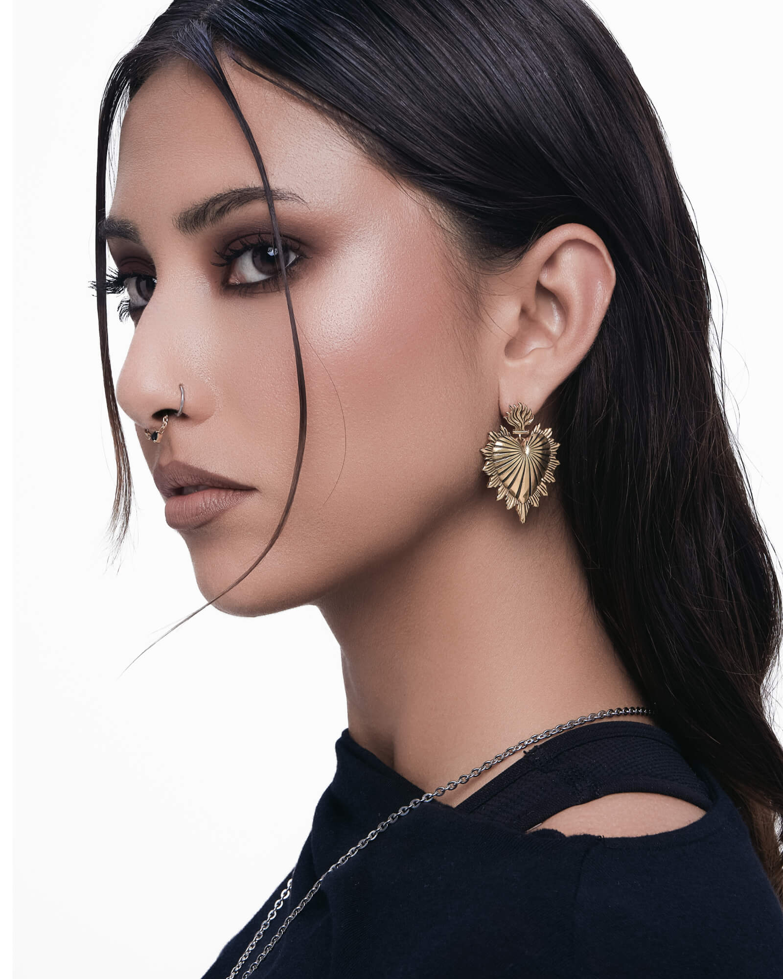 Demonia Sacred Heart Earrings 🖤