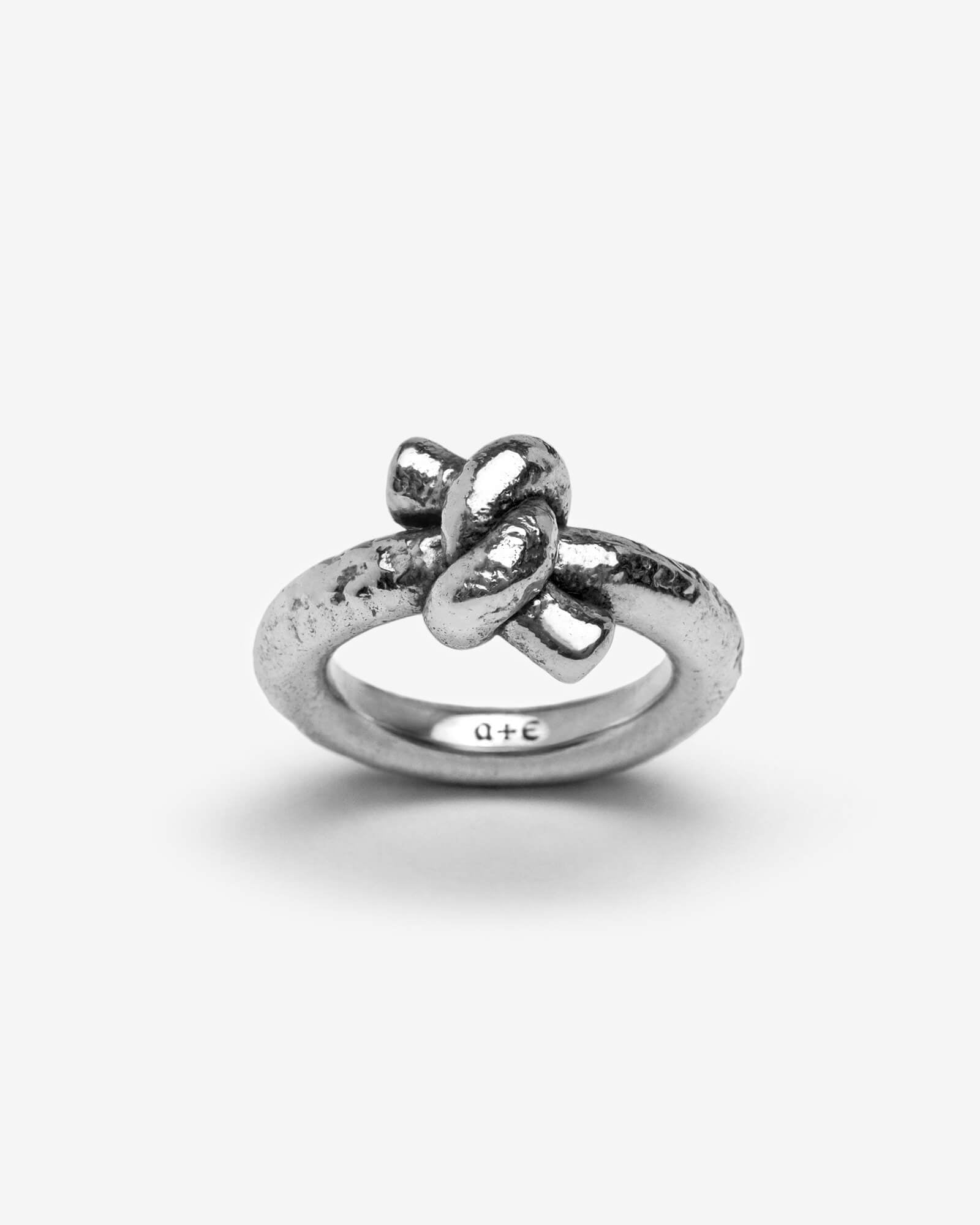 Demonia Infinity Knot Ring 🖤