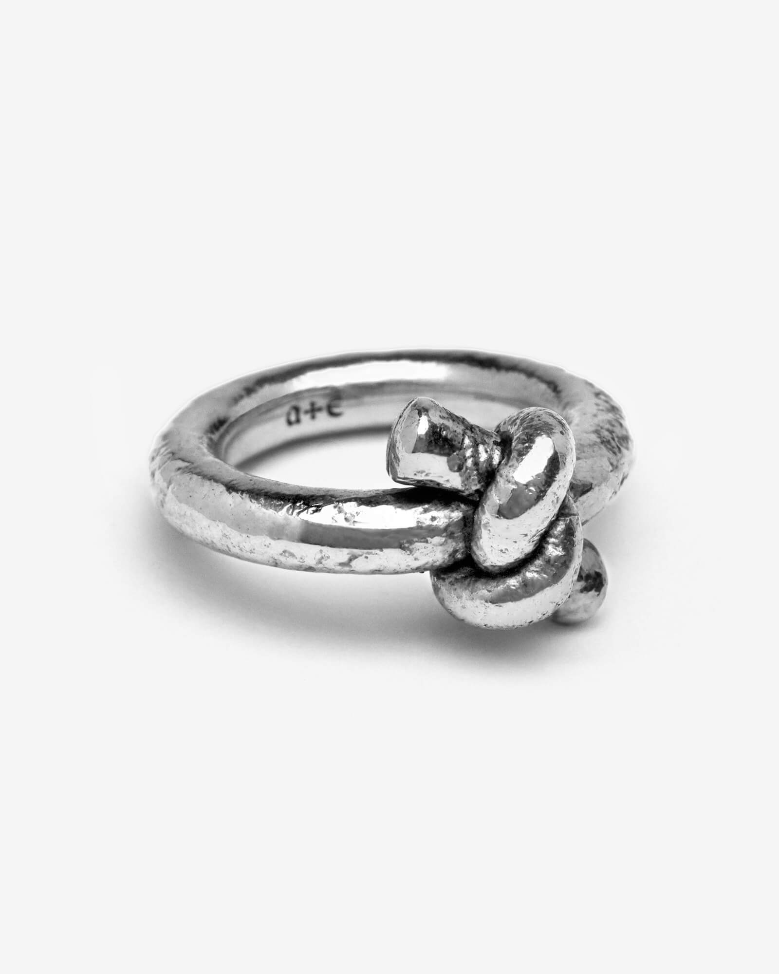 Demonia Infinity Knot Ring 🖤