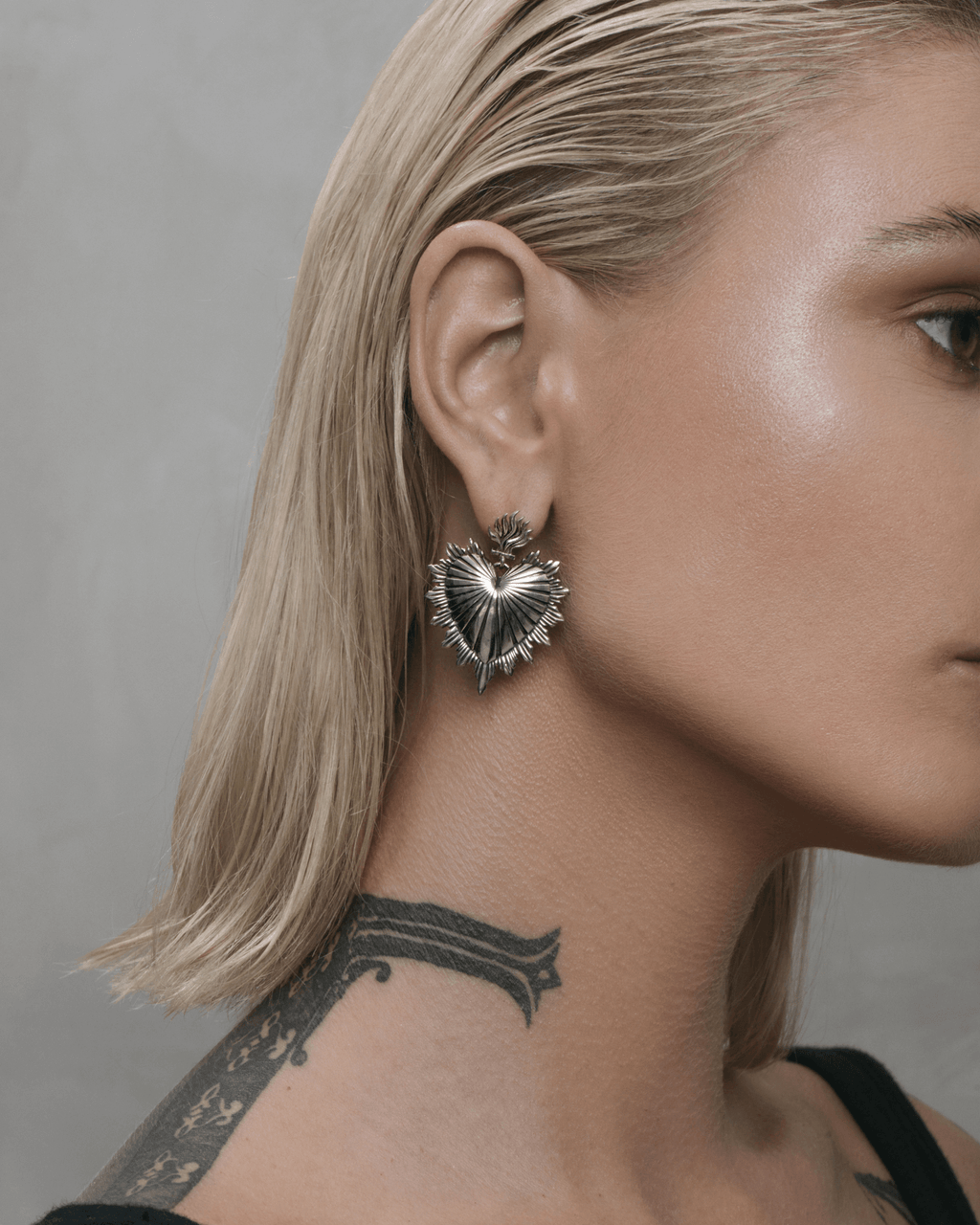 Demonia Sacred Heart Earrings 🖤