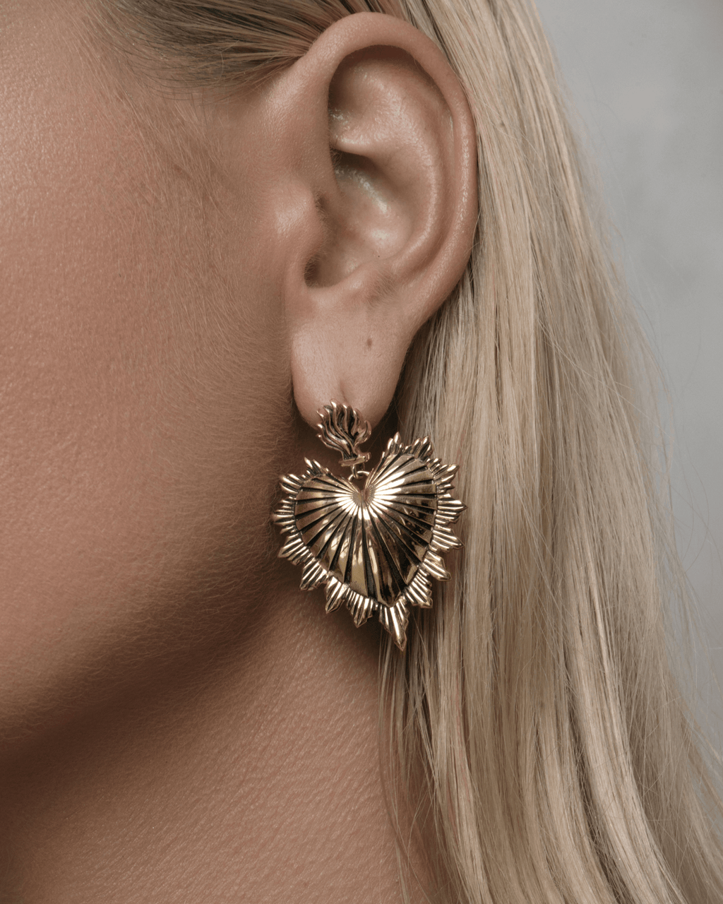 Demonia Sacred Heart Earrings 🖤
