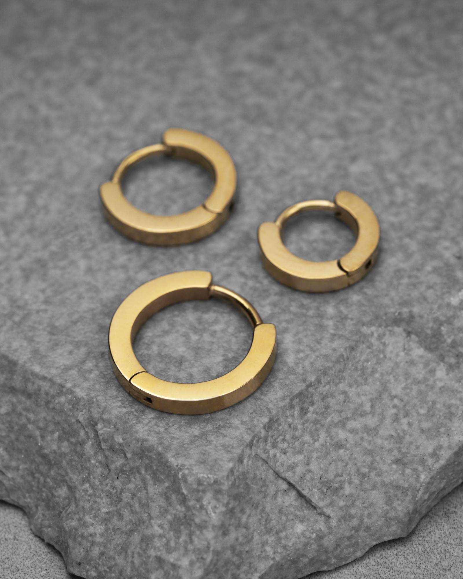 Demonia Classic Court Huggie Earrings 🖤