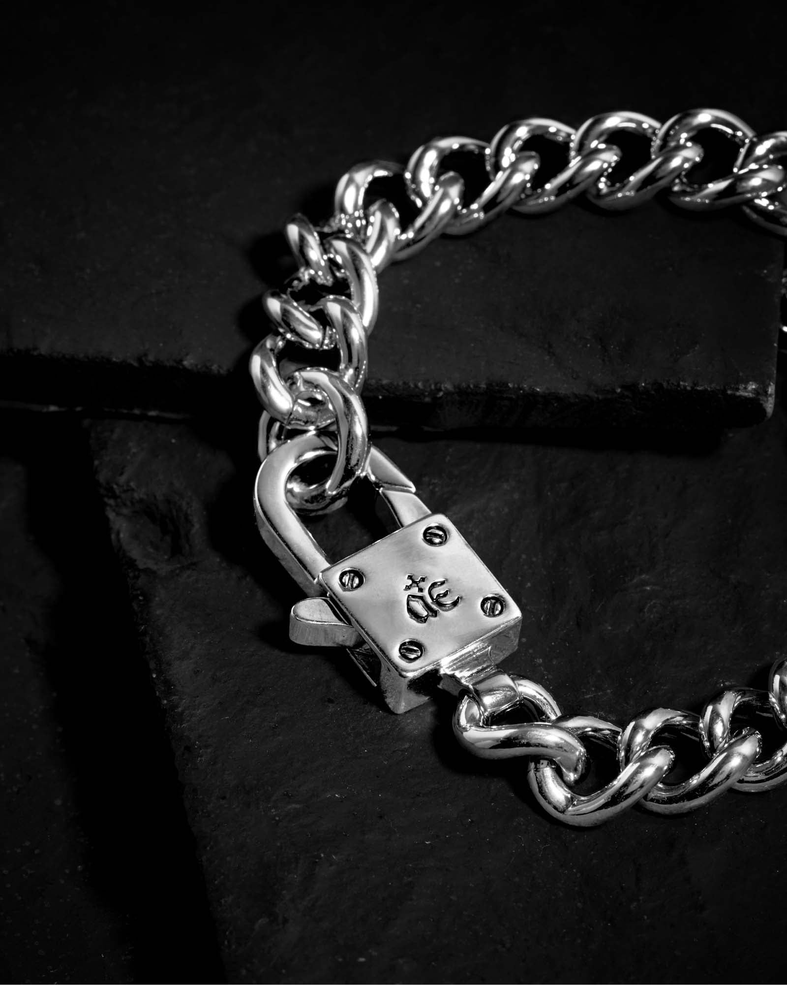 Demonia Sync Chain Bracelet 🖤