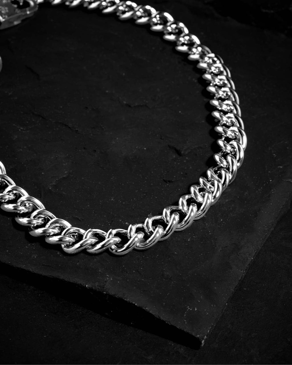 Demonia Sync Chain Necklace 🖤