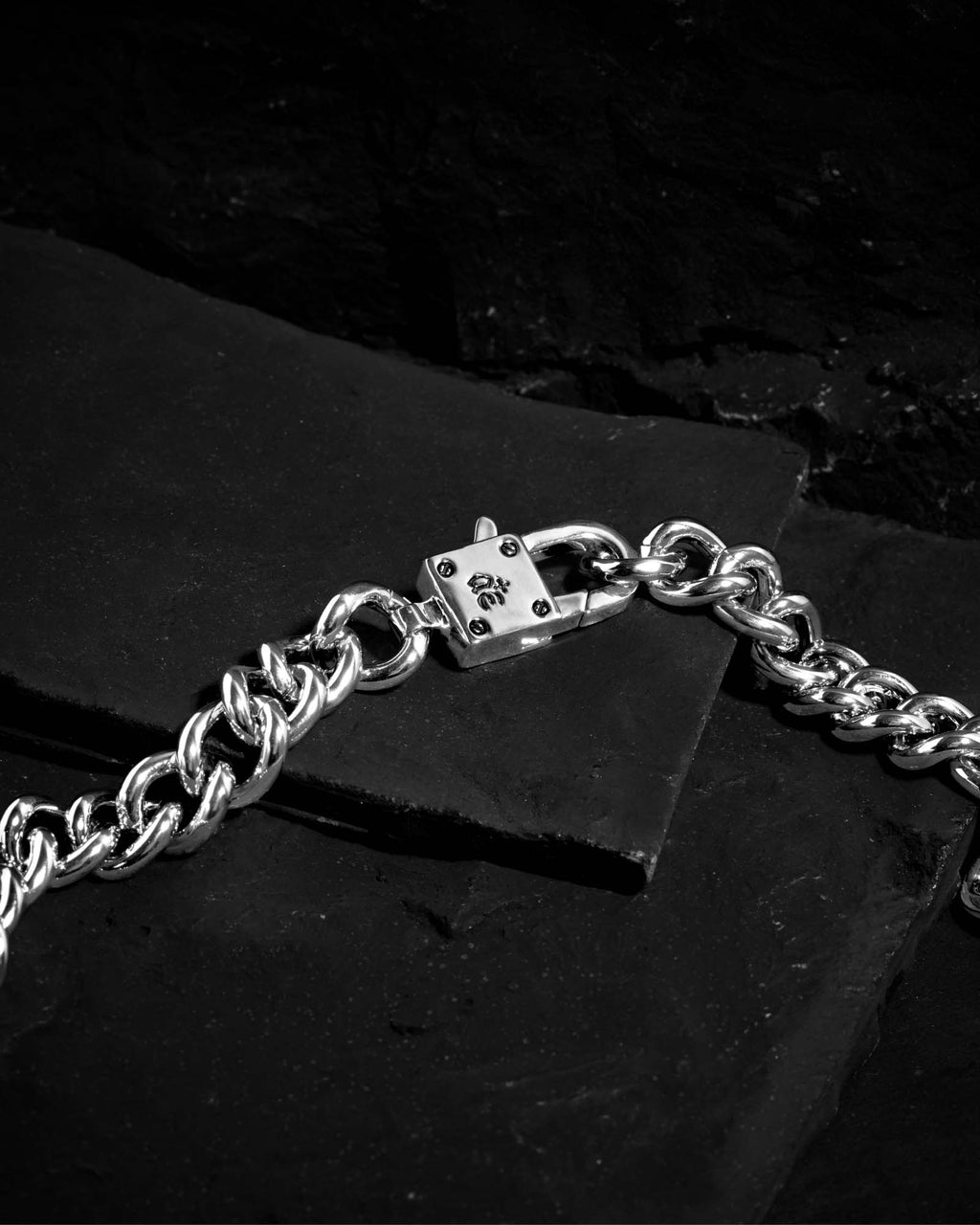 Demonia Sync Chain Necklace 🖤
