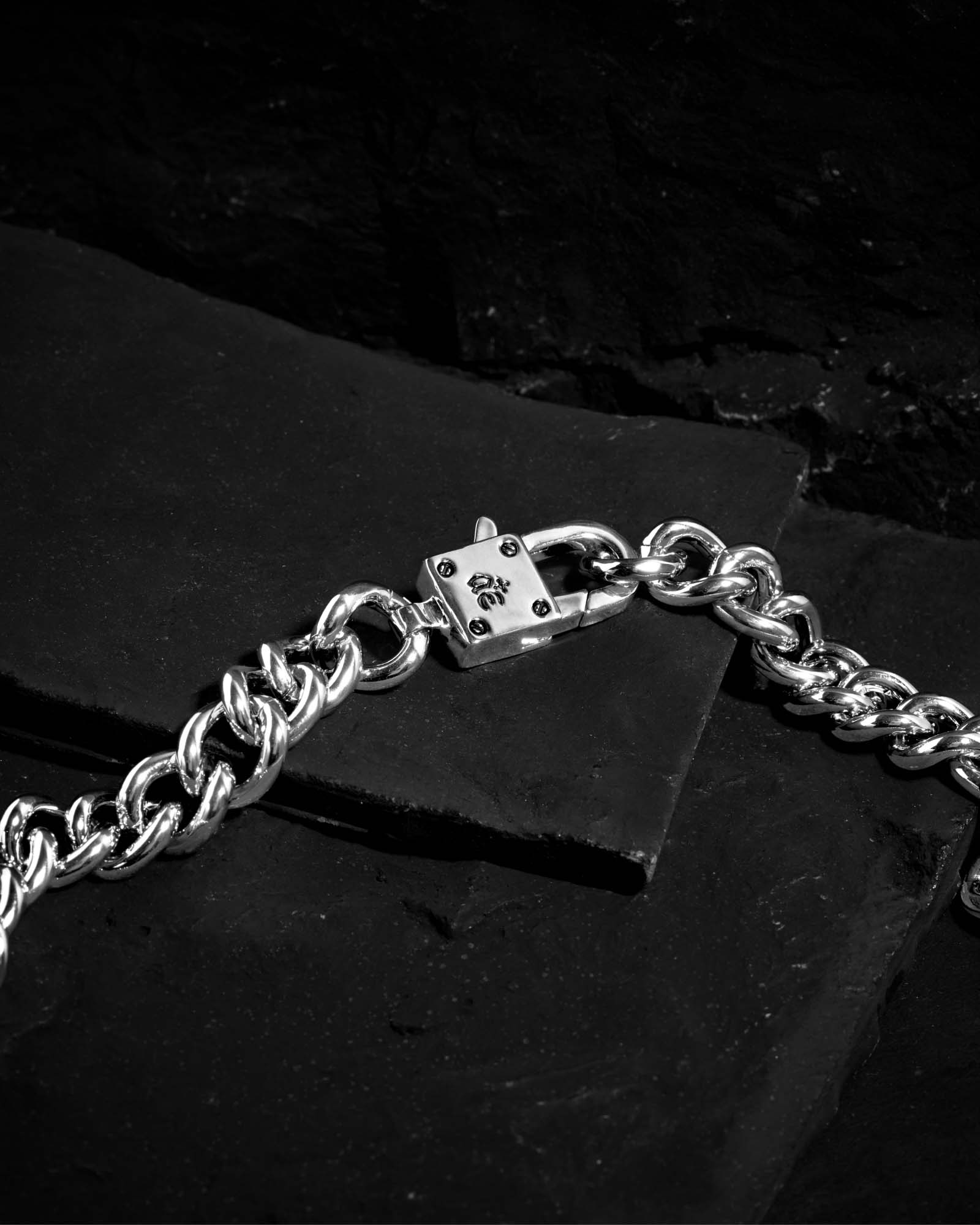 Demonia Sync Chain Necklace 🖤